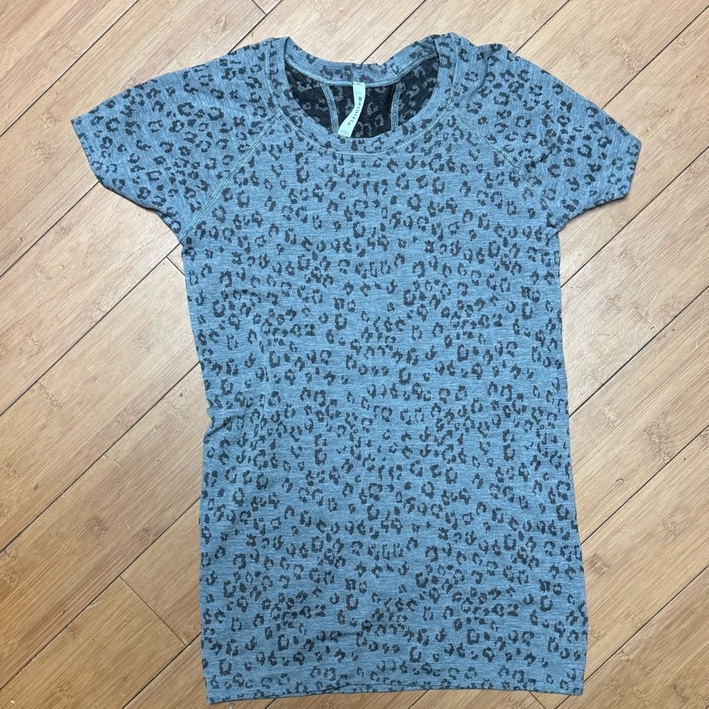 Athleta Gray Patterned Top